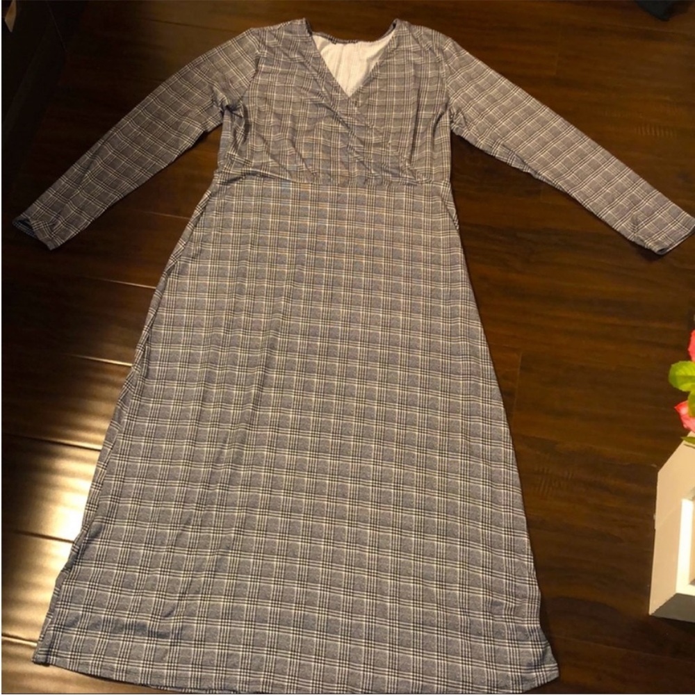 Maxi stretchy long sleeve v neck plaid dress - Picture 2 of 5